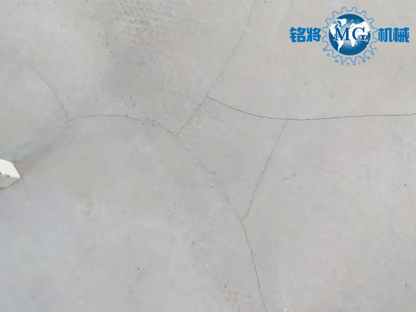 都說石膏基自流平抗開裂，可為啥到處開裂？